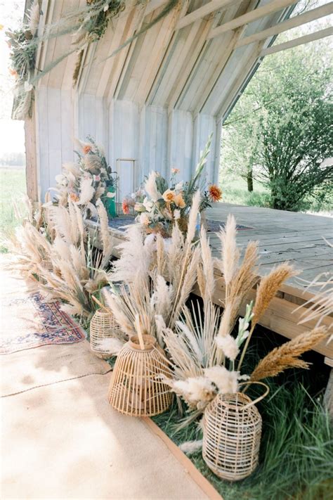 I'm sure i speak for everyone else in the uk when i say that monday can't come soon enough! Boho Wedding Dress and Inspiration with Dried Flowers at ...