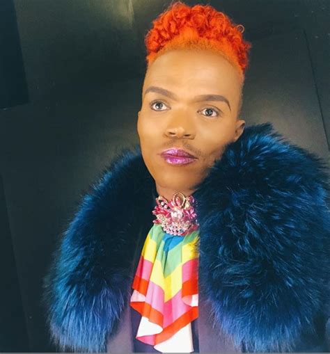 I dont get why woman keeps doing this to somizi mhlongo. SCAMMERS HACK SOMIZI'S PHONE!