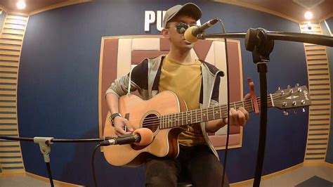 Mungkin kau tak pernah sedar bukalah mata dan dengar dengar lagu ku ku cuba untuk lepaskan luahan hati ini ku disakiti walau bagaimanapun jua kau sedar kau tersakiti. Ismail Izzani - Sabar (Akustik) - YouTube