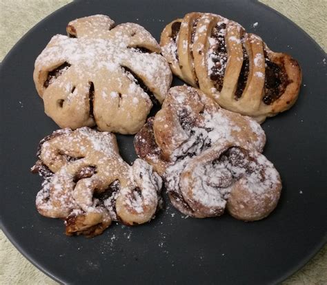 Cuccidati are traditional sicilian cookies stuffed with figs. Sizilianische Cuccidati : Das beste Guetzli 2015 ...