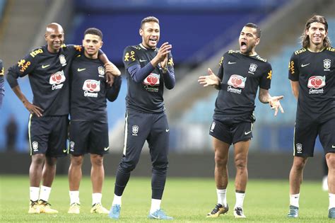 Seleção brasileira e colômbia se enfrentam hoje (23) em partida válida pela 4ª rodada da copa américa 2021, saiba como assistir e horário. Treino da Seleção Brasileira tem horário alterado para às 18h