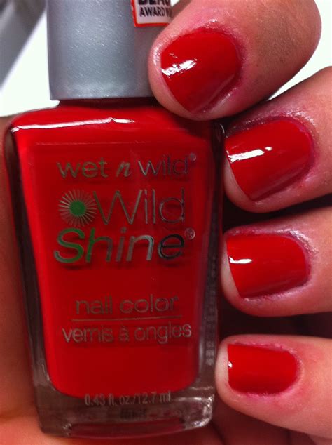 È fondato su una promessa che dura da più di 30 anni, quella di offrire sempre qualità ad un prezzo incredibile. Lacquer Addict: Wet n Wild- Red Red