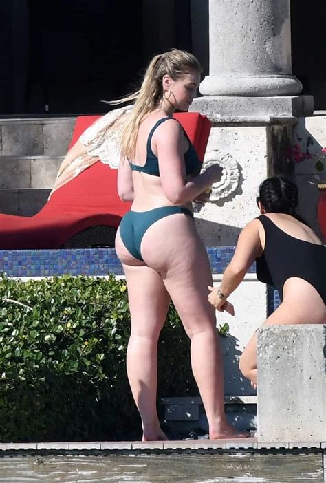 Big butt babe fucked in mouth and pussy. 61 Hottest Iskra Lawrence Big Butt Pictures Will Make You ...