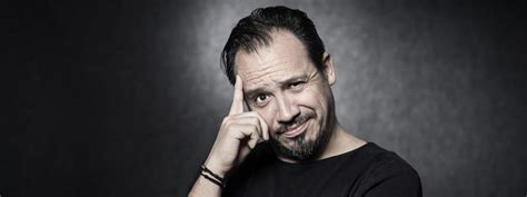 Alexandre astier (born 16 june 1974) is a french writer, director, editor, scriptwriter, humorist, actor and composer. Auteur culte, médiéviste, "control freak"... Quelle est la ...