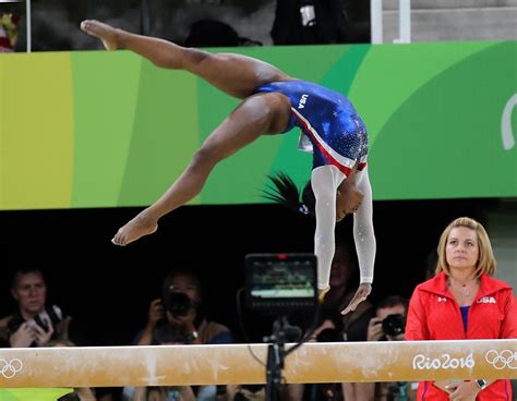 American simone biles wins her 25th medal at the world championships in stuttgart with gold in simone biles performs two moves which no woman has ever completed before, having them both. Simone Biles vince la medaglia d'oro nella ginnastica ...