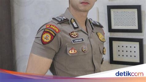 Check spelling or type a new query. Intip Momen Ngopi Polisi Ganteng yang Kekar Mirip Model