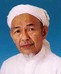 After coming back from egypt, tok guru. Nik Abdul Aziz Nik Mat (Author of Bicara Ini Demi Ilahi)