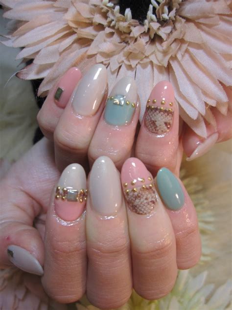 Hope you enjoy the nail tutorials and have a chic nail art for the week. Urban Chic Nail Art Ideas|