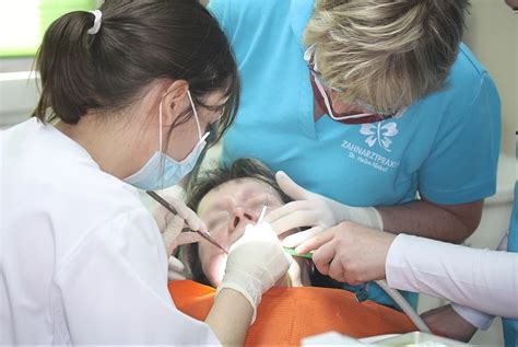 Am abend kehre ich gern in meine wohnung heim und am wochenende lade ich lieber freunde ein, um ihnen bilder von meinem letzten urlaub zu zeigen. Hospitation einer Studentin der Uni DD - Zahnarztpraxis Dr ...