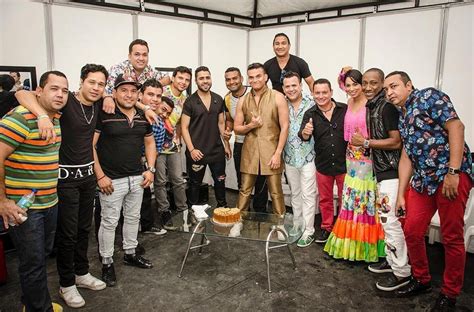 Silvestre dangond visitando el lugar donde se accidentó kaleth y se levantó monumento en su honor.… Más cambios en el grupo de Silvestre Dangond | Vallenato ...
