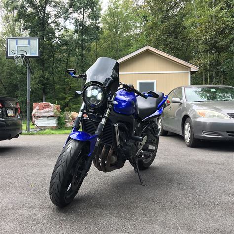 Iris half closed for low beam, open for high beam. Finished my naked conversion '07 fizzer. : fz6