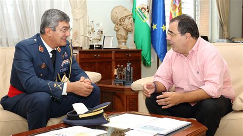 Javier guzman was born on april 13, 1977 in las palmas, spain. Encuentro entre el subdirector de Enseñanza del Ejército ...