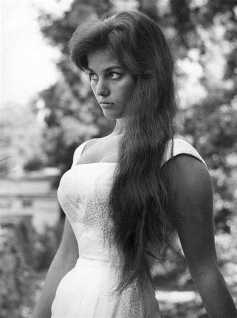 Fan page for the love of claudia!!! Hairstyle For Round Face | Claudia cardinale, Italian ...