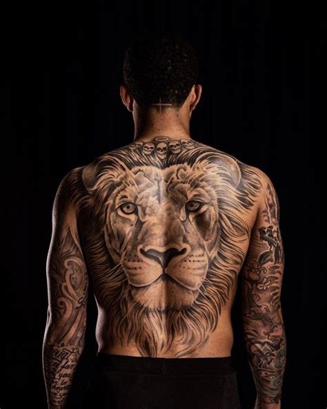 The dutch winger had to be silent for 24 hours for a lion's head tattoo to be created on his back. ️ — memphis depay 📷 | Memphis depay, Memphis depay tattoo ...