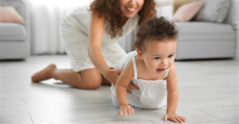 Im durchschnitt erlernen babys das krabbeln zwischen dem 6. Wann fängt mein Baby an zu krabbeln? - Baby.at