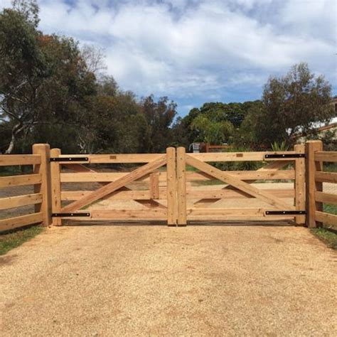 Wooden gates ireland supply & fit gates all over northern ireland and southern ireland. √ 50+ Awesome Wood Fence Designs And Ideas Images | Farm ...