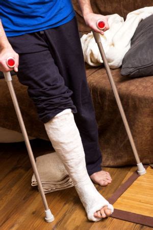 This article provides you with a few tips and tricks to help you adjust to using during that time, the crutches are likely to become your best friend. How To Safely Use Crutches | Foot Doctor in Chanhassen