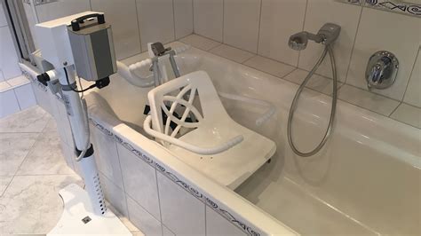 Einstiegshilfen die auf dem boden oder der badewanne aufgestellt werden, sollten über gummifüße verfügen, die weder die badewanne noch die fliesen beschädigen und verkratzen und außerdem. Einstiegshilfe Badewanne Krankenkasse