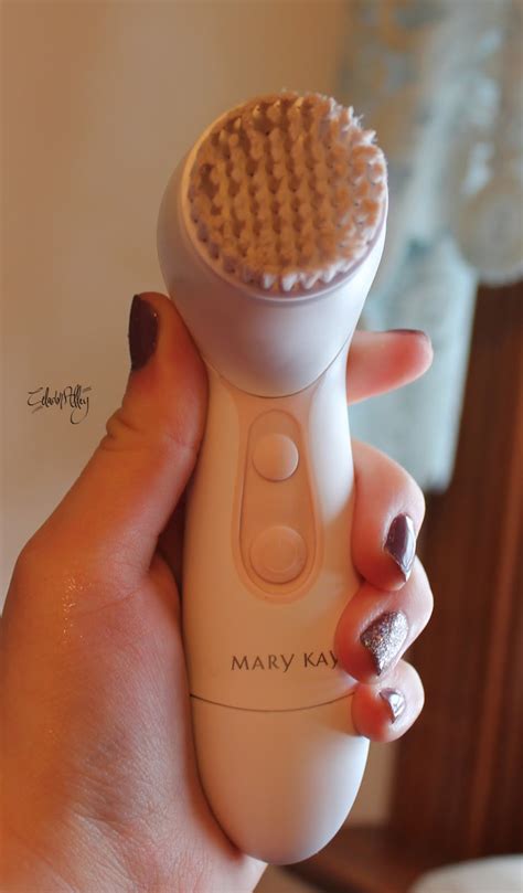 6 powerful features all in this beauty instrument~ deep clean. Celadon Alley: Mary Kay Skinvigorate Cleansing Brush