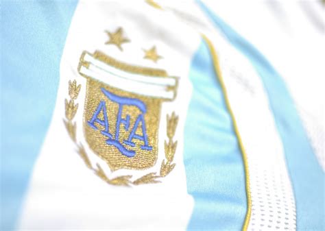 Después de distintas postergaciones a causa de la pandemia, la albiceleste se estrenará ante ecuador el próximo jueves 8. Imagen de Escudo AFA Seleccion Argentina de Futbol - 【FOTO ...