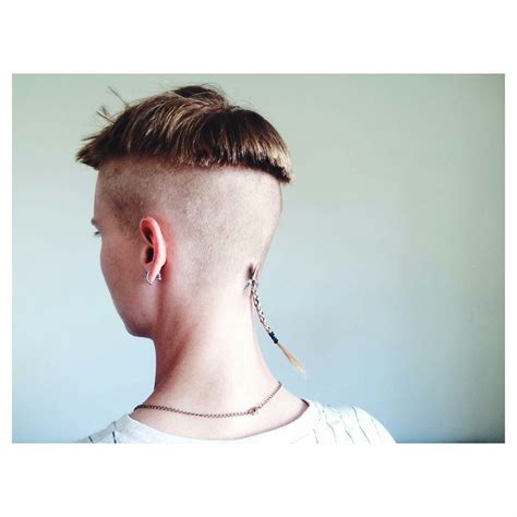 See more ideas about hair, hair inspiration, long hair styles. rattail bowlcut girl undercut shaved sides | Rat tail ...