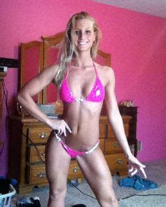 Sexual workout of female bodybuilders. Teen Amateur Of The Week: Feminine Figure With Force ...