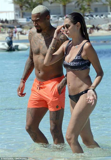 Der mittelfeldspieler steht bei der ac monza unter vertrag. Kevin-Prince Boateng's wife Melissa Satta shows off her ...