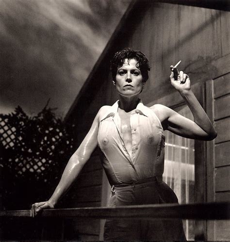 Samlinger av arnstein borstad • sist oppdatert: Sigourney Weaver HOT and SMOKE (20 photos) - Celebrity ...