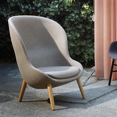 A perfect curve, hyg lounge chair | normann copenhagen. Normann copenhagen - Hyg lounge chair oak | Connox