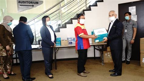 Institut teknologi nasional bandung (klaster 2). Majlis Penyerahan Sumbangan Facemask dan Hand Sanitizer ...