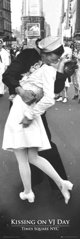 Design your everyday with vj posters you'll love. Kissing on VJ day Juliste, Poster | Tilaa netistä ...