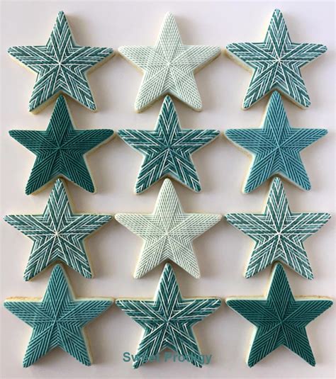 Learn what is edible and what is not edible for use on cookies. Stars | Christmas sugar cookies decorated, Christmas cookies decorated, Sugar cookie royal icing