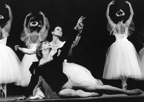 Their partnership was an explosive event for the italian theater scene, as we can discover through the testimonies of the protagonists and the press of the time. I capolavori del balletto classico: scopriamo "Giselle"