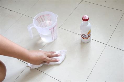 No matter what the manufacturer told you about their floor having an airtight lock system, unless you've bought special waterproof laminate flooring with waxed edges. How to Clean Vinyl Flooring: 15 Steps (with Pictures) | Cleaning vinyl floors, Vinyl flooring ...