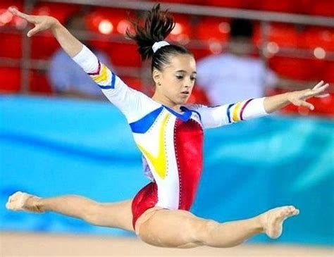 Epa09150620 romania's larisa andrea iordache performs on the floor during the women's qualification round of the 2021 european artistic gymnastics. Larisa Iordache ataca podiumul mondial la gimnastica