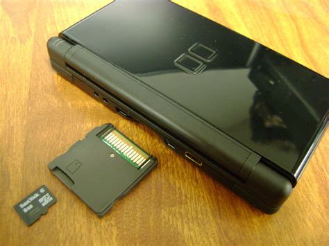 The microsd card only fits one way, so don't force it. Juegos Nintendo Ds Lite R4 - Tutorial Como Jugar juegos de ...