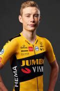 The amstel gold race marks the change from the flat classics to the hillier races and there's a broad field with grand tour contenders tuning up for summer and cobbled classics specialists having a last hurrah. Jonas Vingegaard