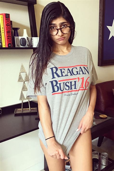 Hundreds of mature models and milfs are online! Tua Wallpaper