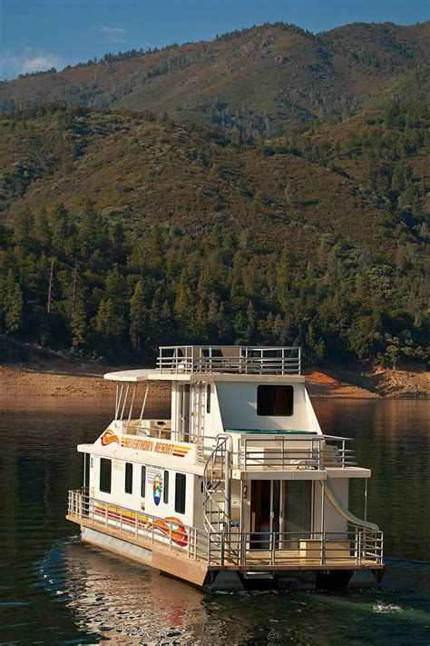 Lake retreat properties, is a full service sales and rental company at smith mountain lake, virginia. Queen II Houseboat