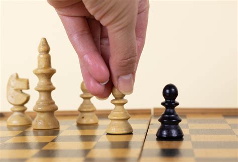 A pawn can capture another pawn en passant as well, when the opponent's pawn moves forward two squares from its original position. Man makes a move chess pawn - Bilder und Fotos (Creative ...
