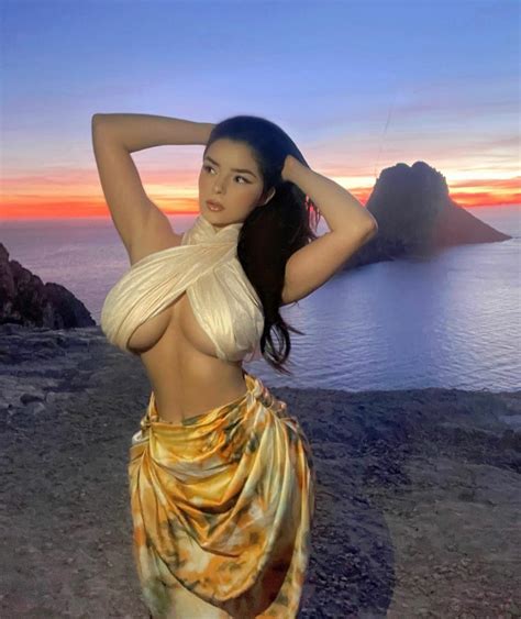 Welcome to demis official fan page. Demi Rose flaunts bum on Instagram - 1st for Credible News