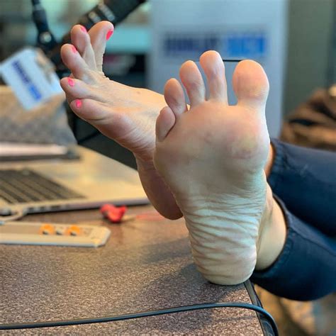 She is an actress and producer, known for inside edition (1988) and ellen: Kyle Unfug Feet (136 photos) - celebrity-feet.com