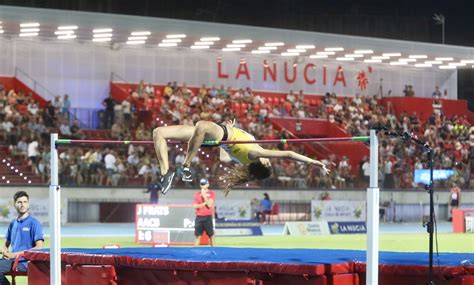 La atleta venezolana yulimar rojas posa para los fotógrafos después de frenar el récord mundial de triple salto en interiores con 15,43 metros durante la categoría de triple salto femenino madrid meeting indoor 2020 celebrada en madrid, españa, el 21 de febrero de 2020. El Nacional de Atletismo arranca en La Nucía con récord de ...