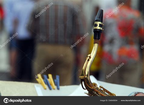 O saxofone tem um som realmente sensual e fascinante, com este aplicativo você terá um saxofone real que tocará melodias. Instrumento Musical Saxofone Jazz — Stock Photo ...