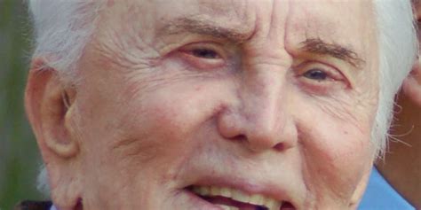 Israelian postcard by editions de luxe. Kirk Douglas ist tot