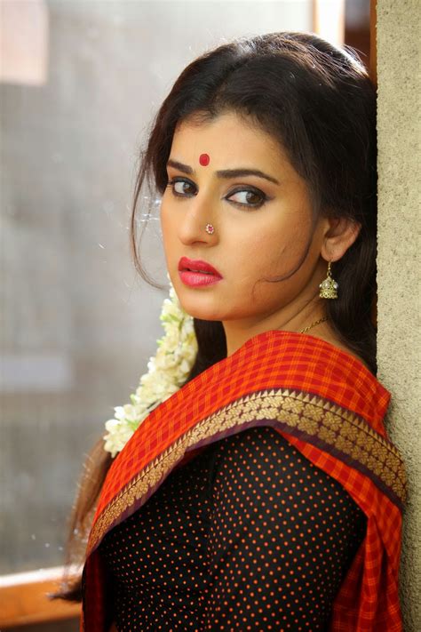 Rajpal yadav first film : Actress Archana Red Saree Photos - Telugu Actress Gallery