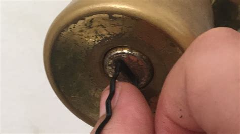 How to unlock a door with a Bobby pin - YouTube