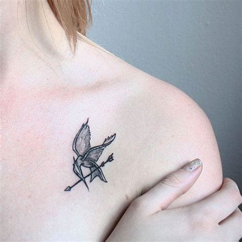 See more ideas about hunger games tattoo, hunger games, gaming tattoo. 20 Of The Best Hunger Games Tattoos Ever | Tatuagem ...
