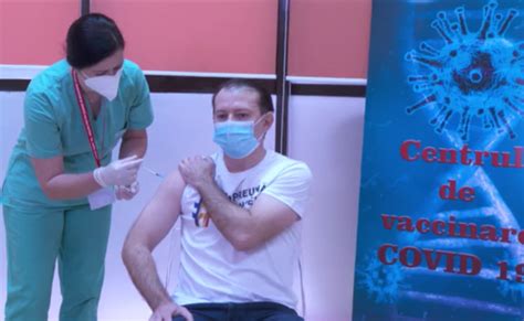 Restricțiile vor intra în vigoare cu întârziere. VIDEO: Premierul Florin Cîțu s-a vaccinat astăzi | Jurnal ...