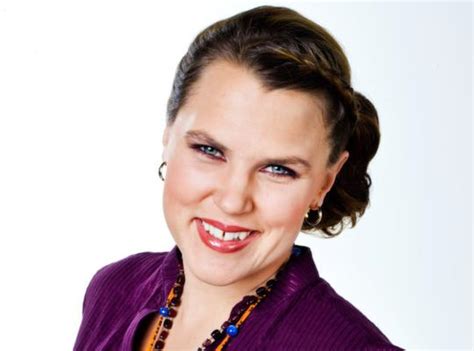 Её первая работа на телевидении была в шоу sanning och konsekvens на ztv. Feel in the Blogg » Blog Archive » Mia Skäringer med glugg